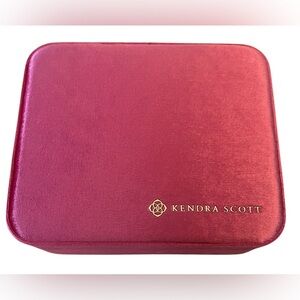 Kendra Scott NWT glorious Maddie fuchsia two-sectioned small jewelry case
